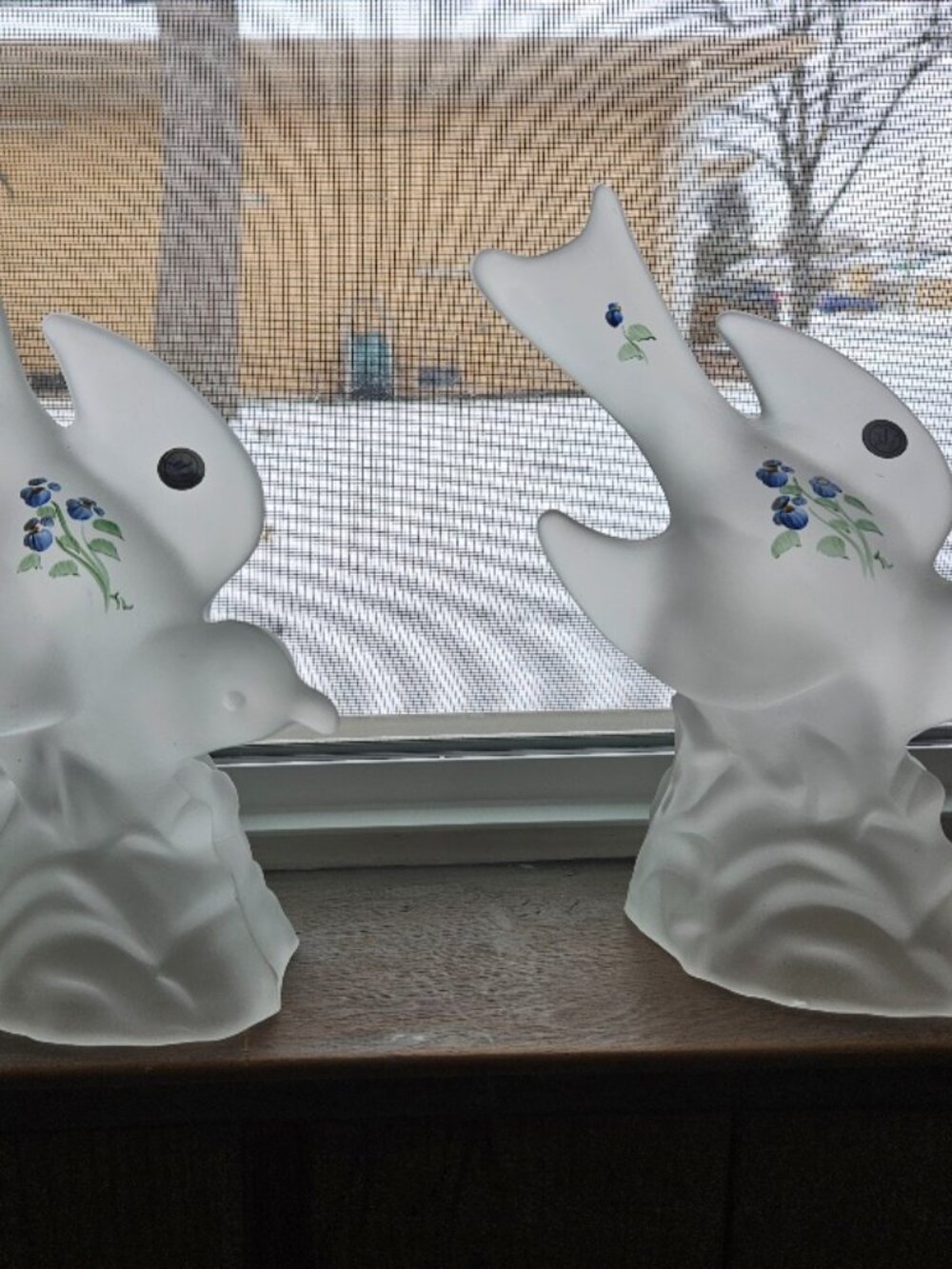 L.E. Smith hand painted doves with blue flowers (pair)
